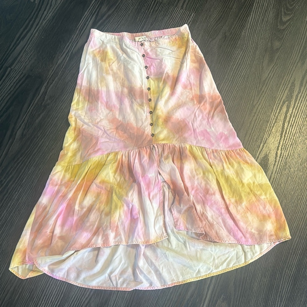 🍍REWIND TIED DYED HIGH LOW BUTTON DOWN SKIRT🍍SZ L🍍WAIST 14”🍍full length 35”